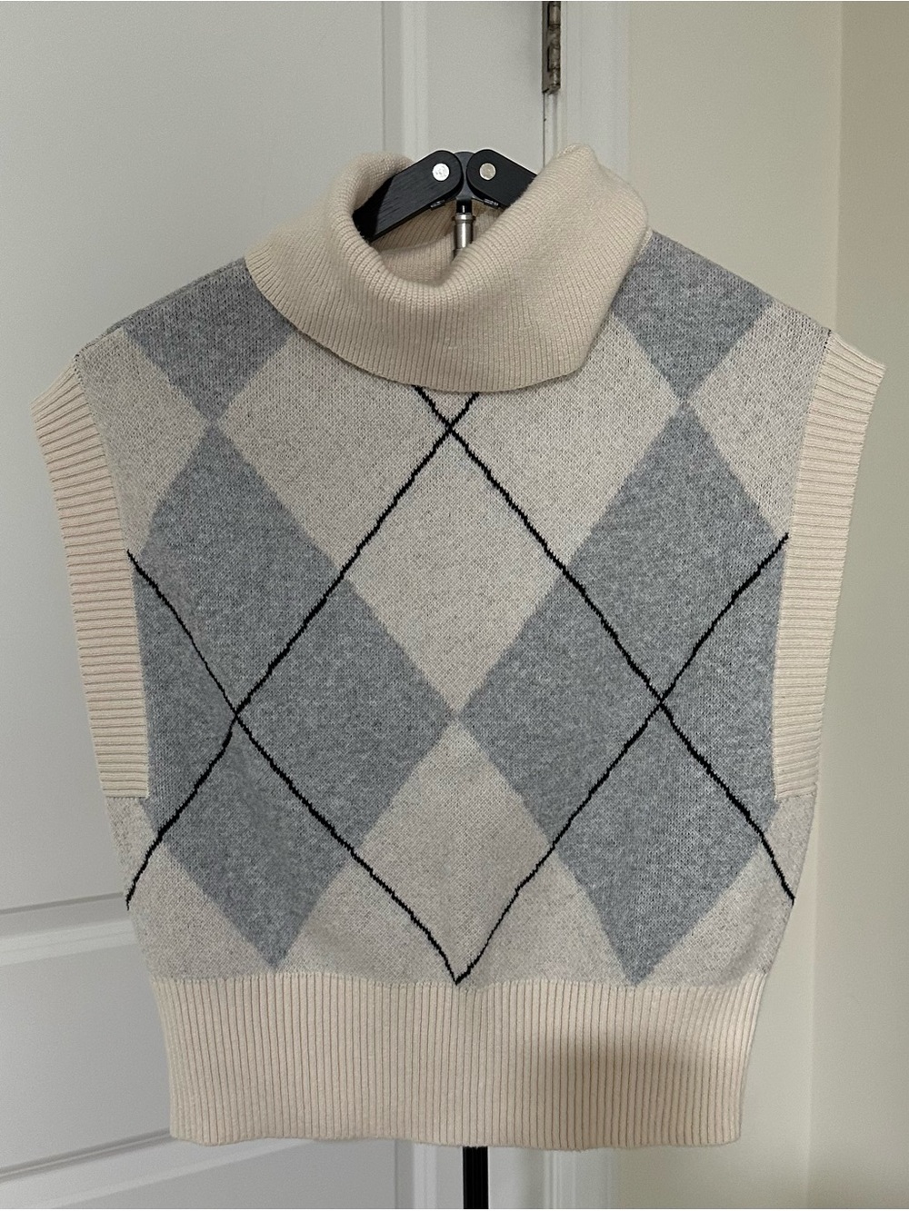 LOFT Cream, Gray & Black Argyle Sleeveless Turtleneck Vest